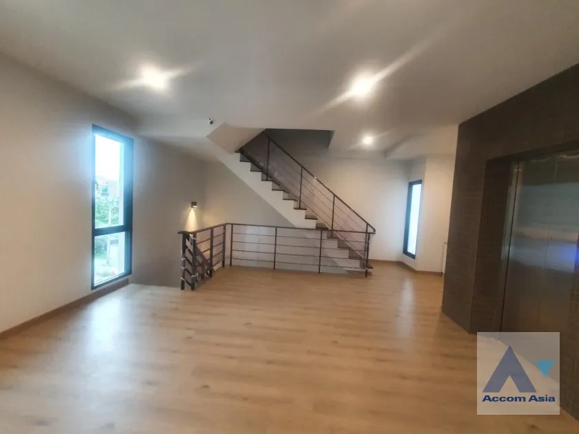 unitHome Office |  3 Bedrooms  House For Rent in Ratchadaphisek, Bangkok  (AA38580)