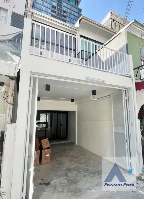 unitHome Office |  2 Bedrooms  Townhouse For Rent in Sukhumvit, Bangkok  near BTS Thong Lo (AA38590)