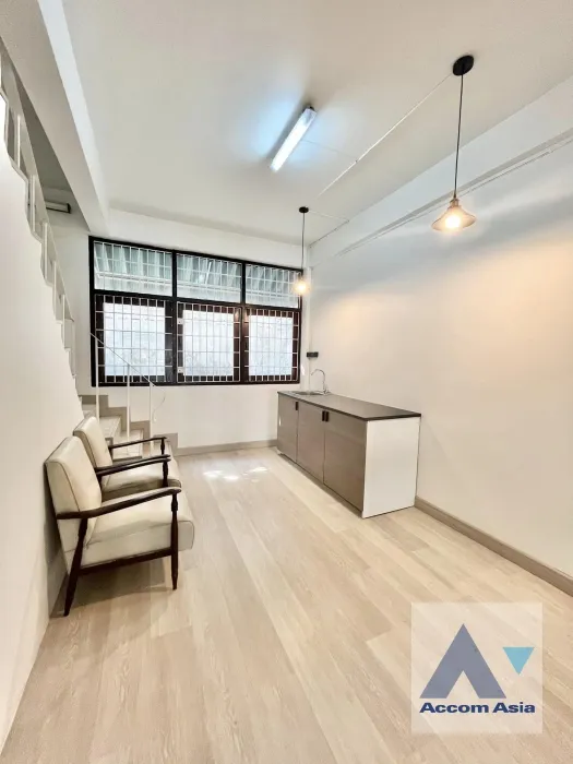 10  2 br Townhouse For Rent in Sukhumvit ,Bangkok BTS Thong Lo AA38590