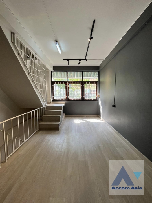 14  2 br Townhouse For Rent in Sukhumvit ,Bangkok BTS Thong Lo AA38590