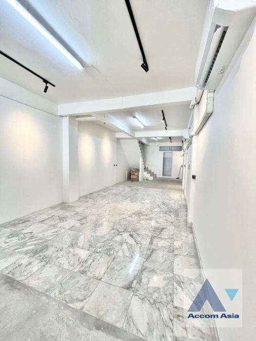 13  2 br Townhouse For Rent in Sukhumvit ,Bangkok BTS Thong Lo AA38590