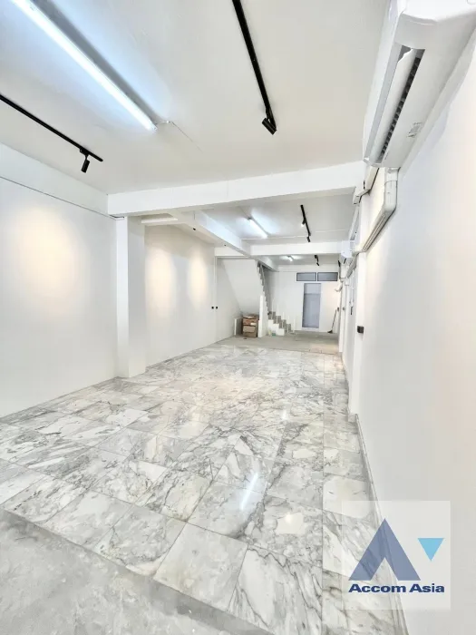 13  2 br Townhouse For Rent in Sukhumvit ,Bangkok BTS Thong Lo AA38590
