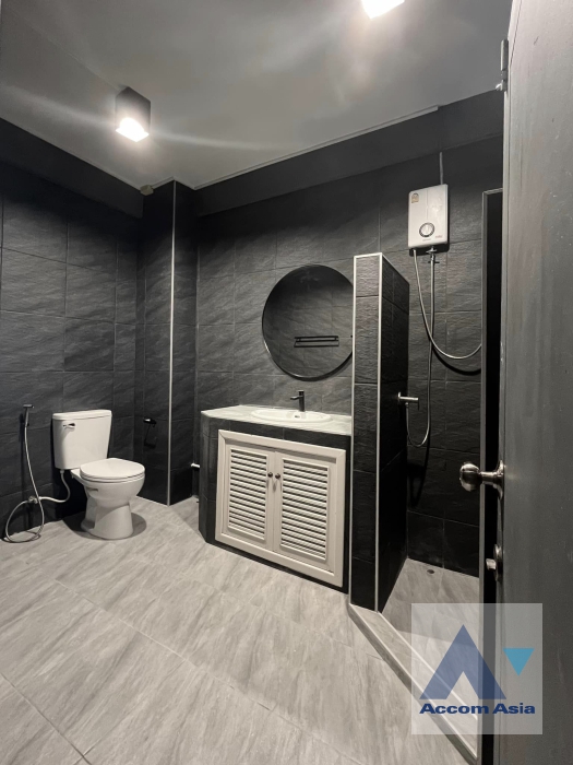 19  2 br Townhouse For Rent in Sukhumvit ,Bangkok BTS Thong Lo AA38590