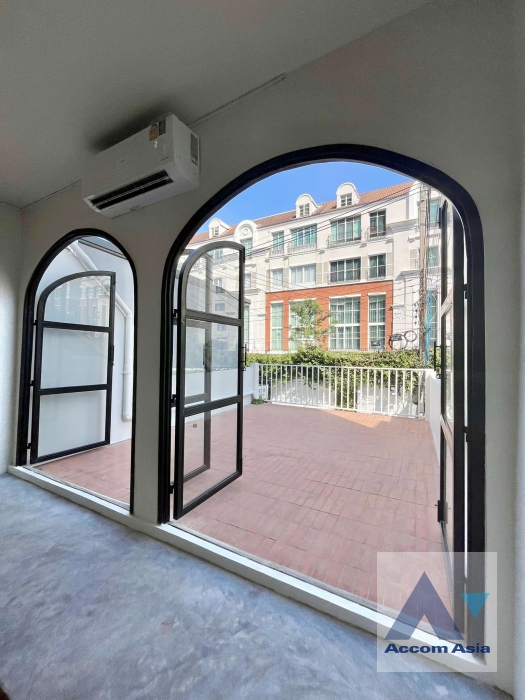  1  2 br Townhouse For Rent in Sukhumvit ,Bangkok BTS Thong Lo AA38590