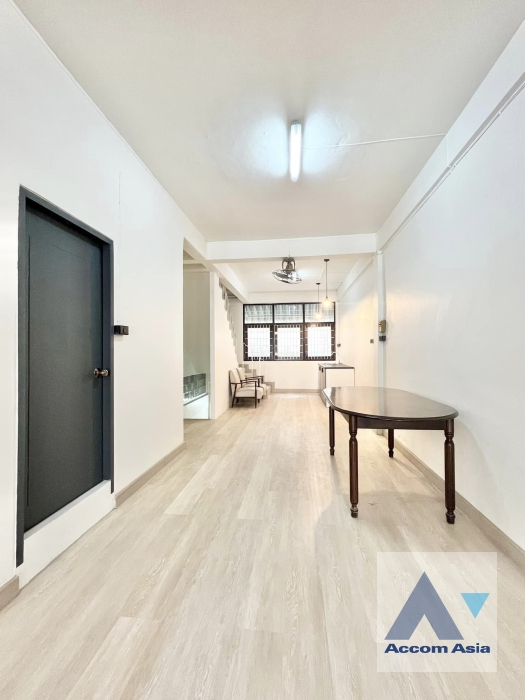 12  2 br Townhouse For Rent in Sukhumvit ,Bangkok BTS Thong Lo AA38590