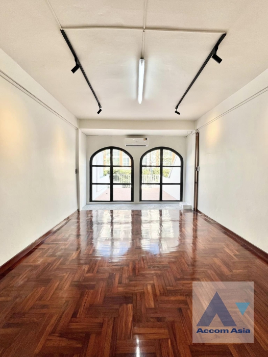 4  2 br Townhouse For Rent in Sukhumvit ,Bangkok BTS Thong Lo AA38590