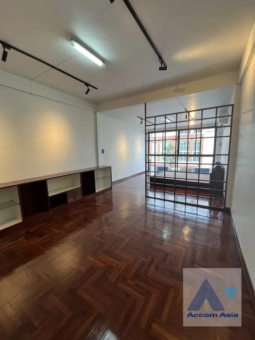 7  2 br Townhouse For Rent in Sukhumvit ,Bangkok BTS Thong Lo AA38590