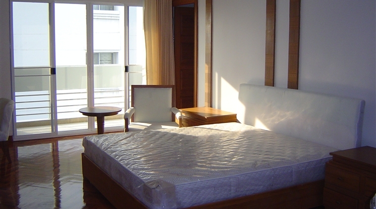  1  3 br Apartment For Rent in Sukhumvit ,Bangkok BTS Nana at Fully Furnished Apartment, Only 2 mins walk to BTS 15282