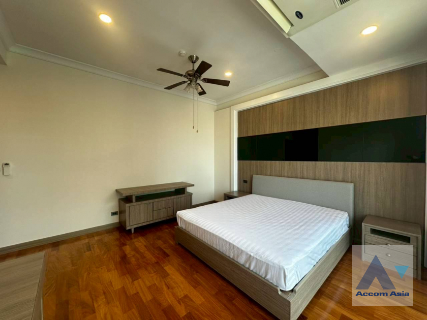 22  4 br Apartment For Rent in Sukhumvit ,Bangkok BTS Nana at Fully Furnished Apartment, Only 2 mins walk to BTS 15284