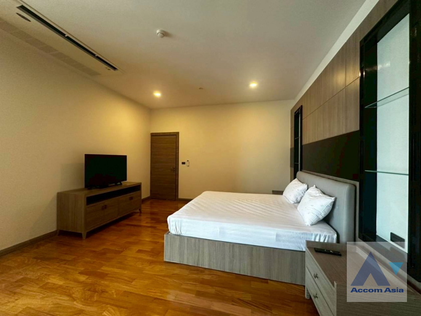 24  4 br Apartment For Rent in Sukhumvit ,Bangkok BTS Nana at Fully Furnished Apartment, Only 2 mins walk to BTS 15284