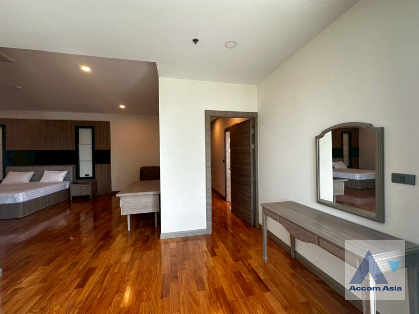 20  4 br Apartment For Rent in Sukhumvit ,Bangkok BTS Nana at Fully Furnished Apartment, Only 2 mins walk to BTS 15284