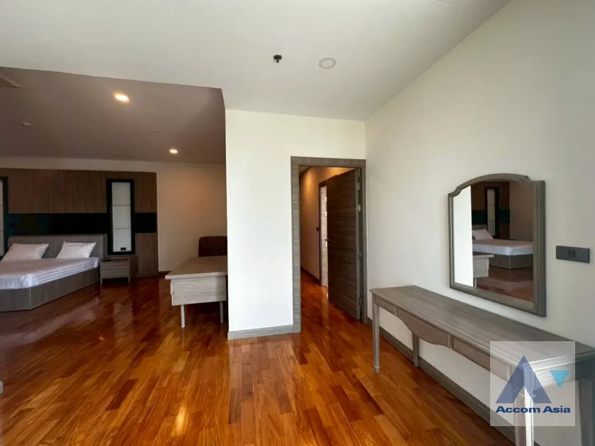 20  4 br Apartment For Rent in Sukhumvit ,Bangkok BTS Nana at Fully Furnished Apartment, Only 2 mins walk to BTS 15284