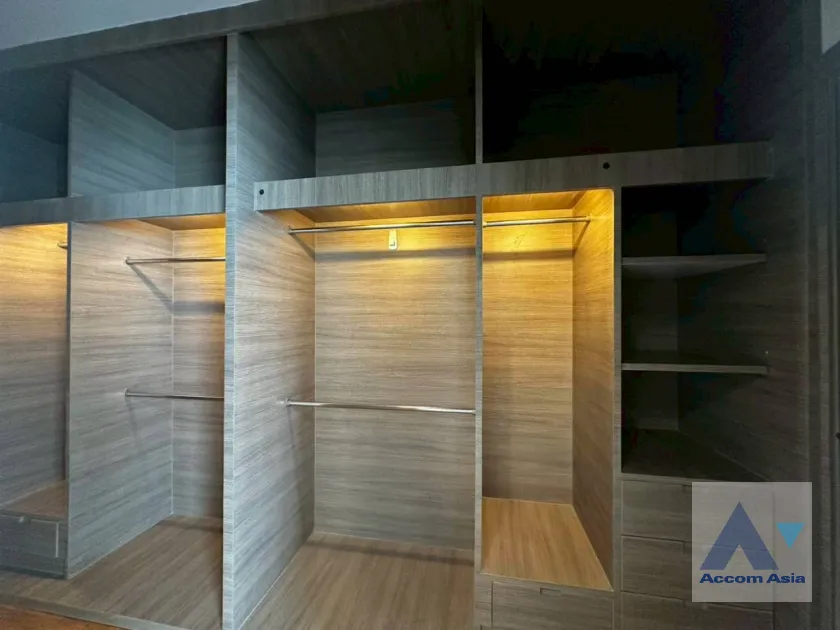 29  4 br Apartment For Rent in Sukhumvit ,Bangkok BTS Nana at Fully Furnished Apartment, Only 2 mins walk to BTS 15284