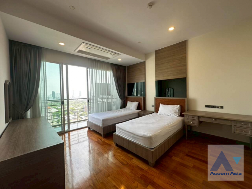 26  4 br Apartment For Rent in Sukhumvit ,Bangkok BTS Nana at Fully Furnished Apartment, Only 2 mins walk to BTS 15284