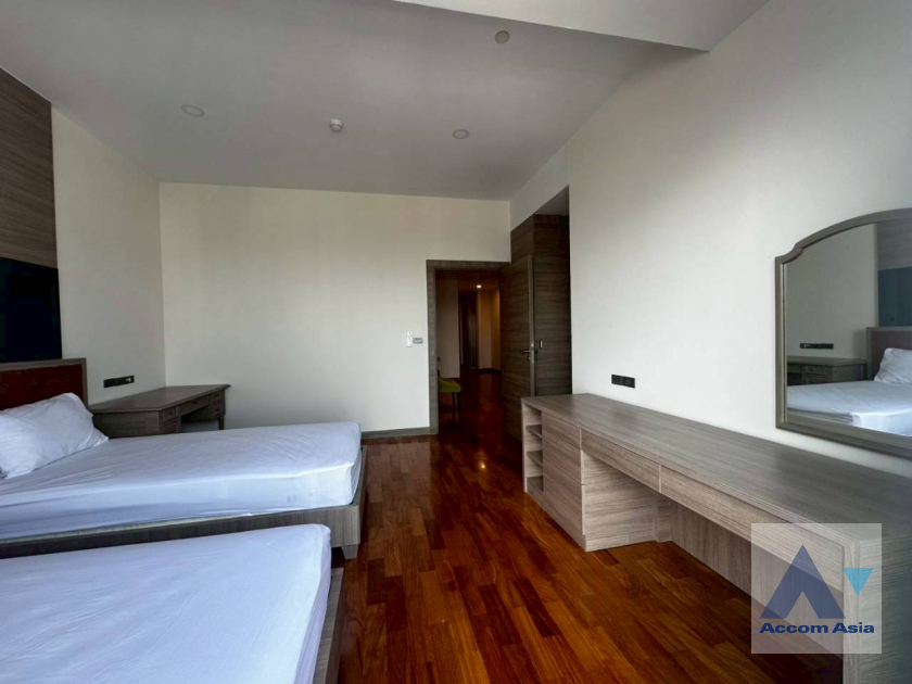 27  4 br Apartment For Rent in Sukhumvit ,Bangkok BTS Nana at Fully Furnished Apartment, Only 2 mins walk to BTS 15284