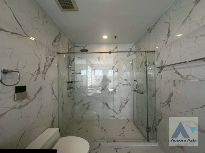 32  4 br Apartment For Rent in Sukhumvit ,Bangkok BTS Nana at Fully Furnished Apartment, Only 2 mins walk to BTS 15284