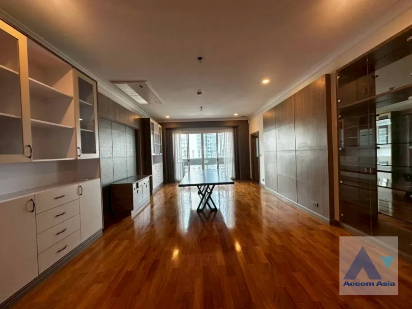 unitBig Balcony, Pet friendly |  4 Bedrooms  Apartment For Rent in Sukhumvit, Bangkok  near BTS Nana (15284)