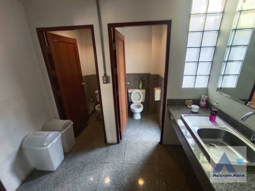 10  Office Space For Rent in Sukhumvit ,Bangkok BTS Nana AA38621