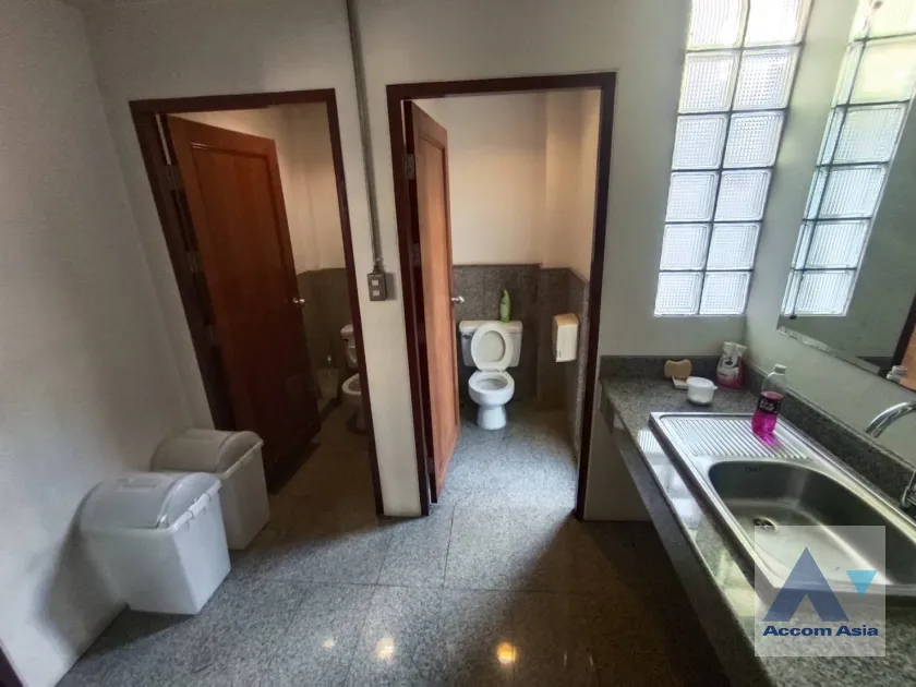 10  Office Space For Rent in Sukhumvit ,Bangkok BTS Nana AA38621