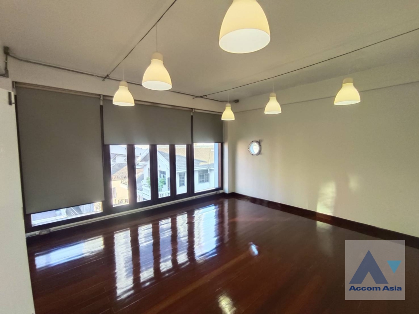 9  Office Space For Rent in Sukhumvit ,Bangkok BTS Nana AA38621