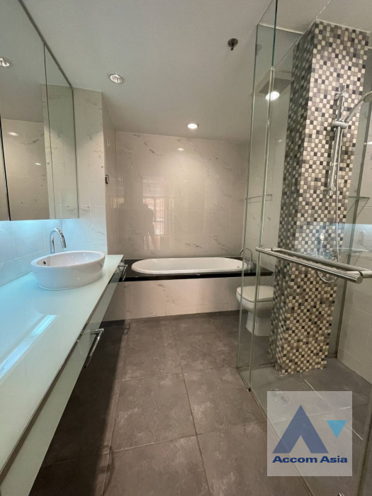 9  2 br Condominium for rent and sale in Silom ,Bangkok MRT Silom - BTS Sala Daeng at The Legend Saladaeng AA38626