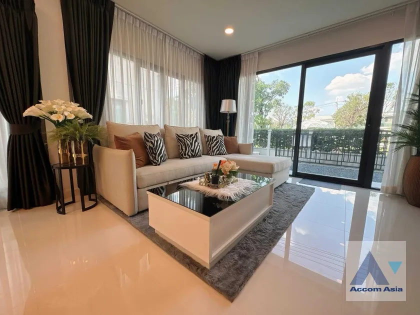 unit 4 Bedrooms  House For Rent & Sale in Samutprakan, Samutprakan  (AA38635)
