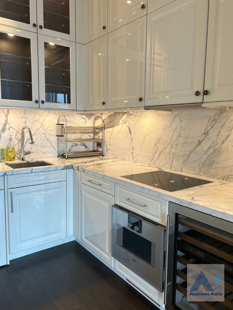 unit 2 Bedrooms  Condominium For Sale in Ploenchit, Bangkok  near BTS Ploenchit (AA38642)