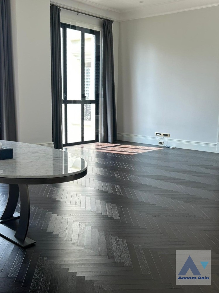 unit 2 Bedrooms  Condominium For Sale in Ploenchit, Bangkok  near BTS Ploenchit (AA38642)