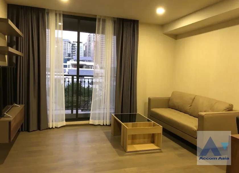 unit 1 Bedroom  Condominium For Sale in Ploenchit, Bangkok  near BTS Ratchadamri - MRT Silom (AA38649)