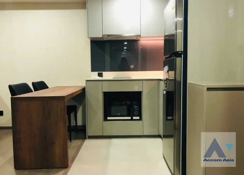 unit 1 Bedroom  Condominium For Sale in Ploenchit, Bangkok  near BTS Ratchadamri - MRT Silom (AA38649)