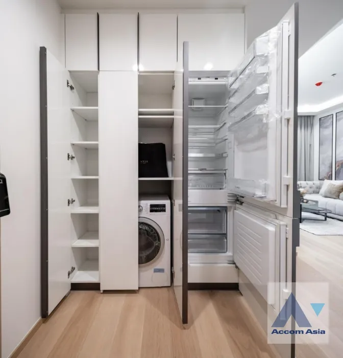 unit 2 Bedrooms  Condominium For Rent & Sale in Silom, Bangkok  near BTS Chong Nonsi (AA38678)