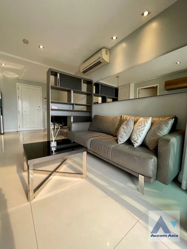 unit 1 Bedroom  Condominium For Rent in Sukhumvit, Bangkok  near BTS Ekkamai (AA38686)