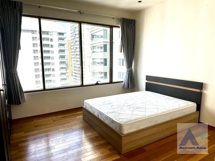 unit 3 Bedrooms  Condominium For Rent in Sukhumvit, Bangkok  near BTS Phrom Phong (AA38687)