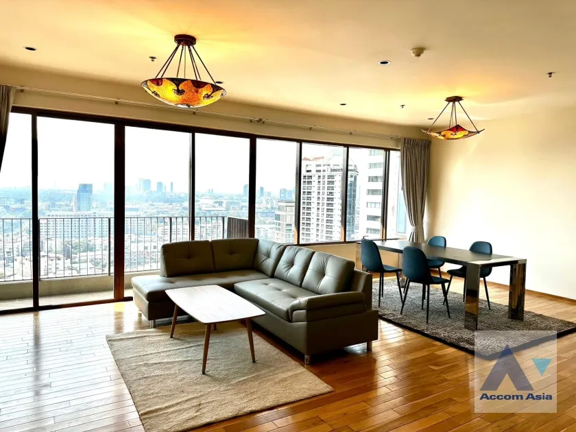 unit 3 Bedrooms  Condominium For Rent in Sukhumvit, Bangkok  near BTS Phrom Phong (AA38687)