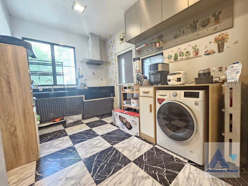 8  4 br House for rent and sale in Pattanakarn ,Bangkok ARL Ban Thap Chang at Manthana Onnut–Wongwaen 4 AA38697