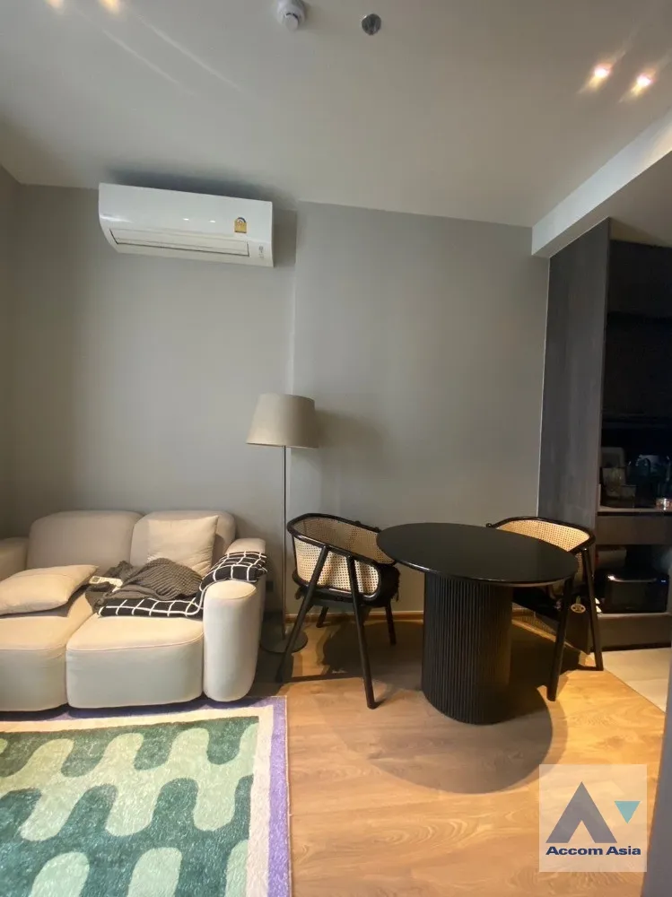 unit 1 Bedroom  Condominium For Rent & Sale in Sukhumvit, Bangkok  near BTS Ekkamai (AA38702)
