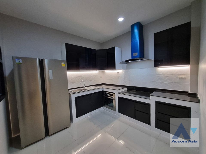 8  4 br House For Rent in Petchkasem ,Bangkok  at Grand Bangkok Boulevard Sathorn AA38705