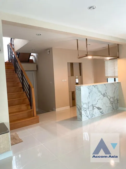 unit 3 Bedrooms  House For Rent & Sale in Pattanakarn, Bangkok  near BTS On Nut (AA38709)
