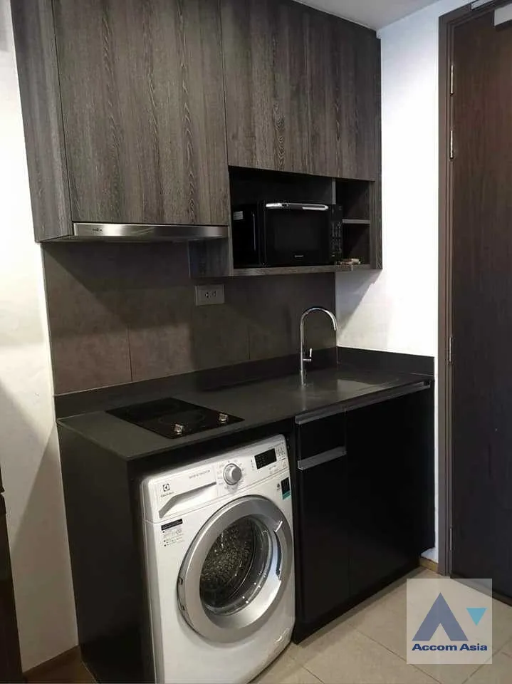 unit 1 Bedroom  Condominium For Sale in Silom, Bangkok  near MRT Sam Yan (AA38713)