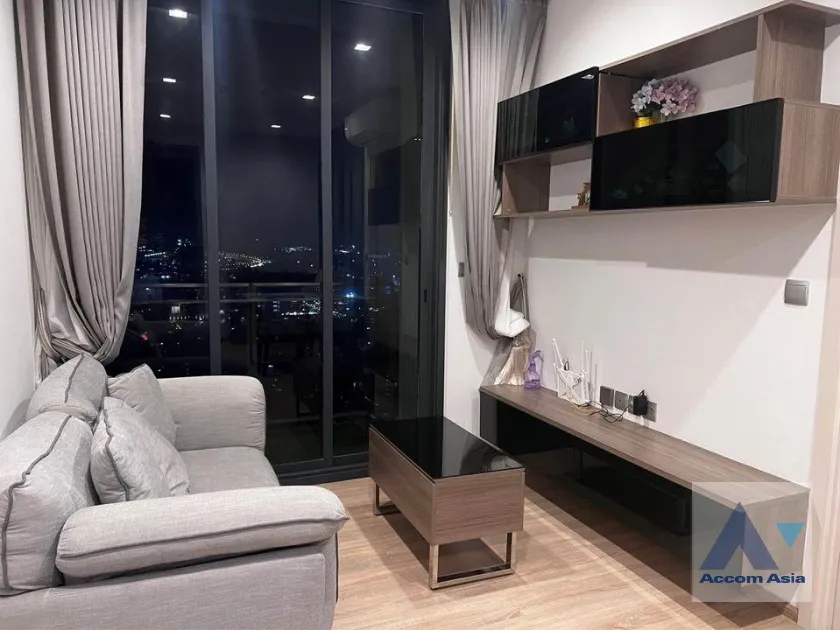 unit 2 Bedrooms  Condominium For Sale in Phaholyothin, Bangkok  near BTS Saphan-Kwai (AA38714)