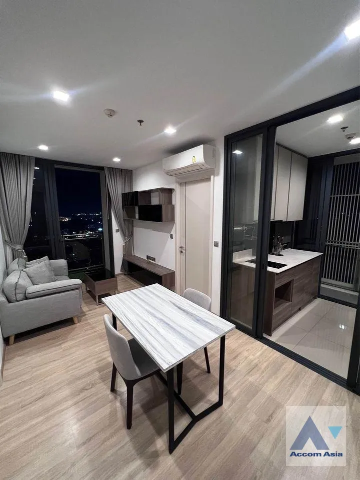 unit 2 Bedrooms  Condominium For Sale in Phaholyothin, Bangkok  near BTS Saphan-Kwai (AA38714)