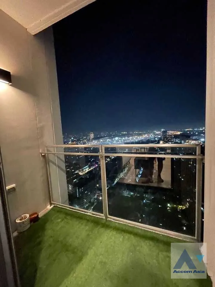 unit 2 Bedrooms  Condominium For Sale in Phaholyothin, Bangkok  near BTS Saphan-Kwai (AA38714)