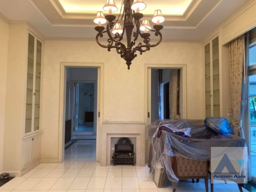 unit 4 Bedrooms  House For Sale in Phaholyothin, Bangkok  (AA38719)