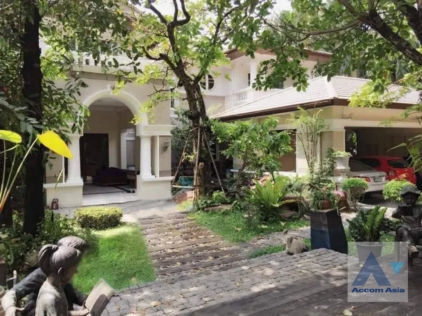 unit 4 Bedrooms  House For Sale in Phaholyothin, Bangkok  (AA38719)