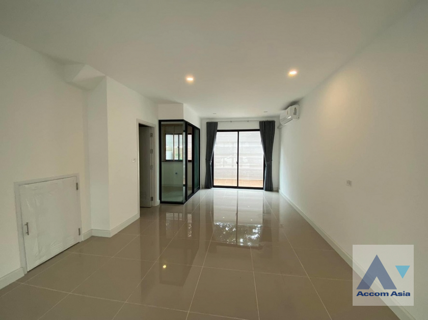 unit 3 Bedrooms  House For Rent in Lat Phrao, Bangkok  near ARL Hua Mak (AA38725)