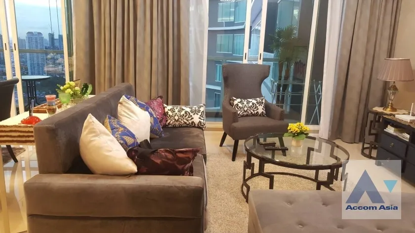unit 3 Bedrooms  Condominium For Rent in Rama 3, Bangkok  near BTS Saphan Taksin (AA38749)