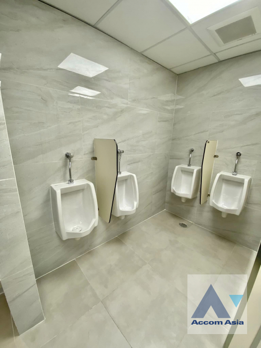 13  Office Space For Rent in Sukhumvit ,Bangkok BTS Asok - MRT Sukhumvit at Ocean Tower 2 AA38765