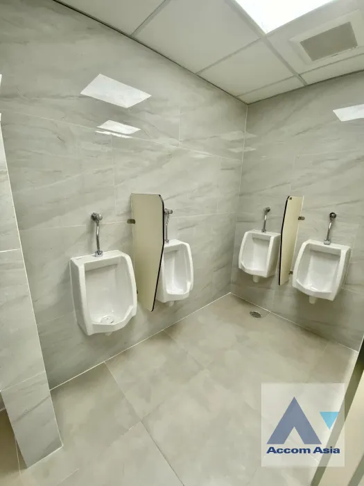 13  Office Space For Rent in Sukhumvit ,Bangkok BTS Asok - MRT Sukhumvit at Ocean Tower 2 AA38765