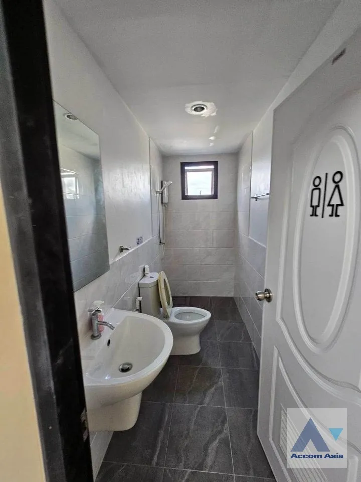 8  House For Rent in Pattanakarn ,Bangkok  AA38767