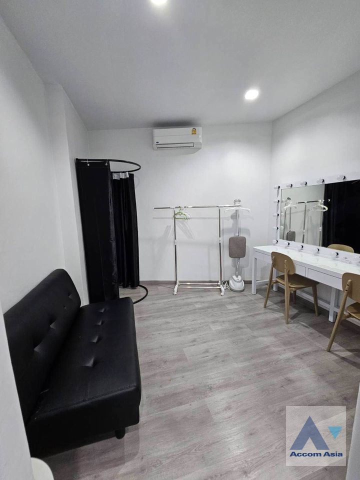 7  House For Rent in Pattanakarn ,Bangkok  AA38767